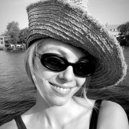 Julia Valeska Nische