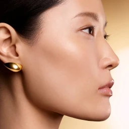 Estée Lauder Re-Nutriv Skincare Campaign