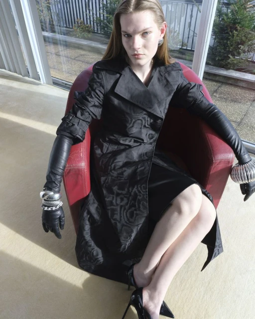 时装的「犀利」与「强势」是怎么一回事？