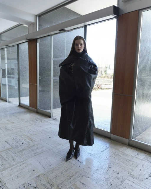 时装的「犀利」与「强势」是怎么一回事？