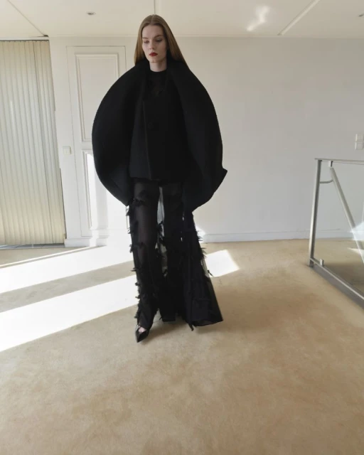 时装的「犀利」与「强势」是怎么一回事？