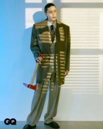 극도의 긴장감만 서린 하루