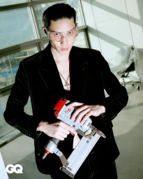 극도의 긴장감만 서린 하루