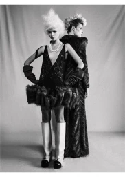 he loves me / she loves me not'