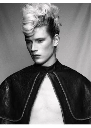 he loves me / she loves me not'