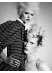 he loves me / she loves me not'