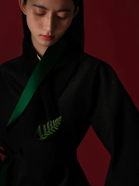 Shanghai Tang Winter 2024 陈漫艺术联袂「積翠」By 陈漫