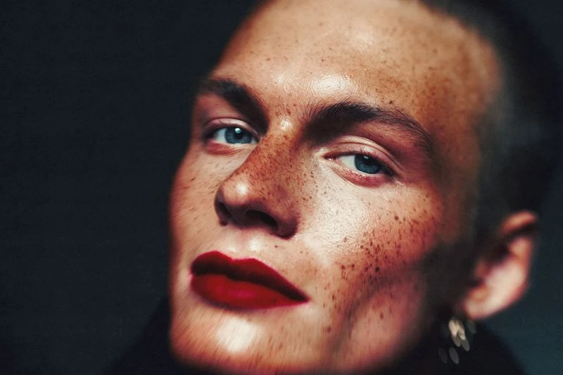 Contours of a moving self