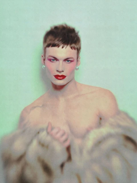 Contours of a moving self