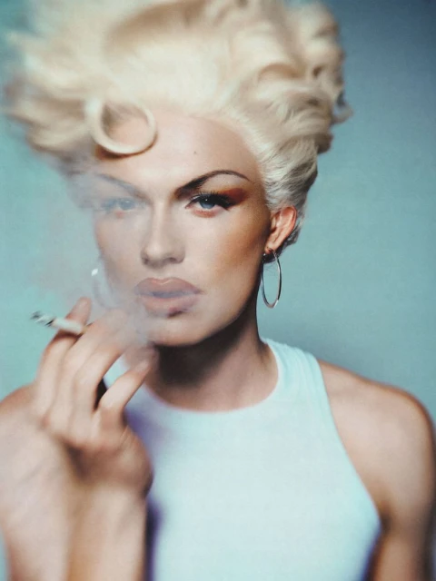 Contours of a moving self