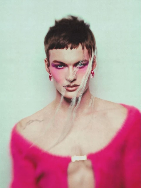 Contours of a moving self