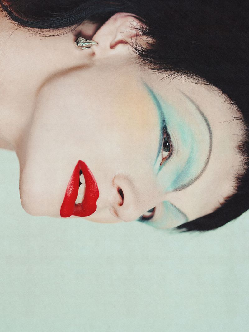 Contours of a moving self