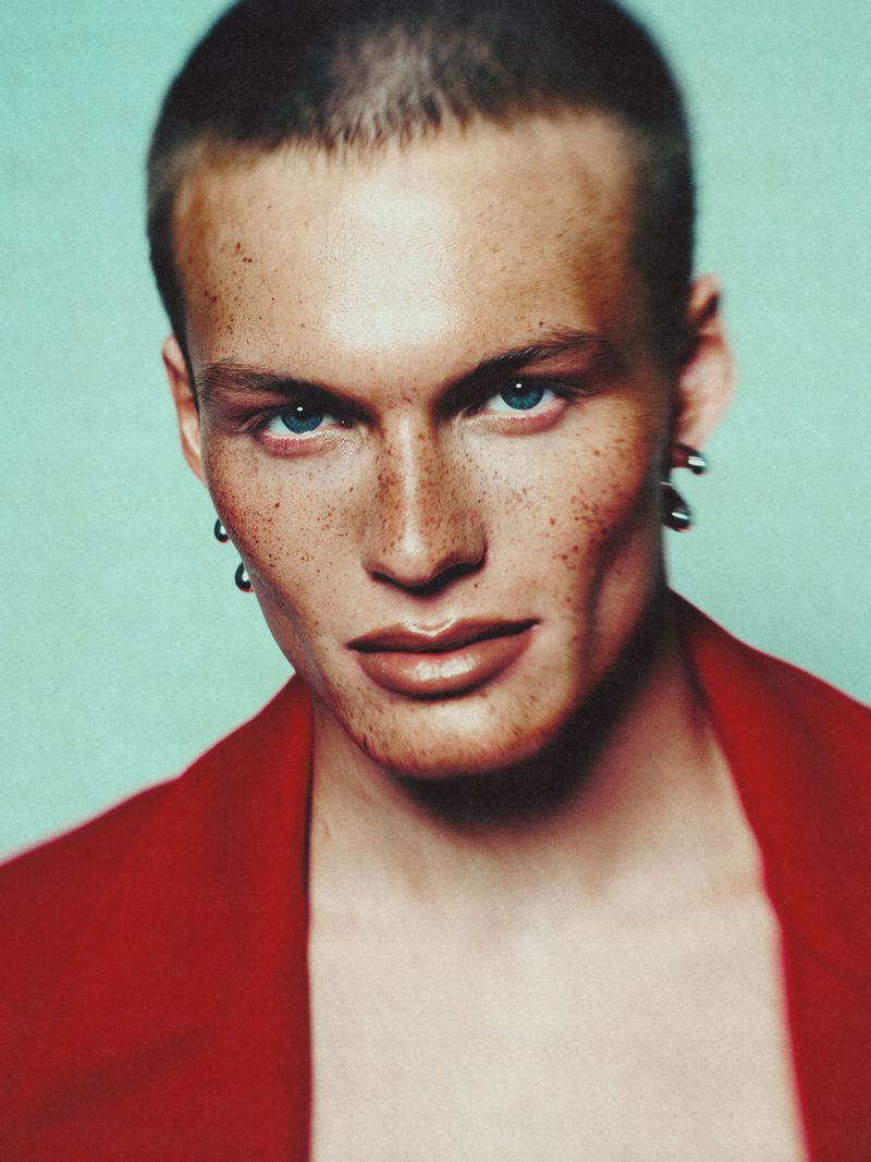 Contours of a moving self