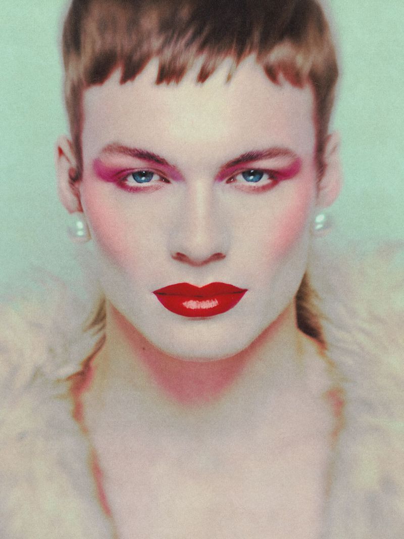 Contours of a moving self