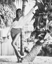 Holly Brood for Linda Magazine