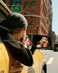 Rouge Stiletto Glossy Shine – Rouge Louboutin 001S