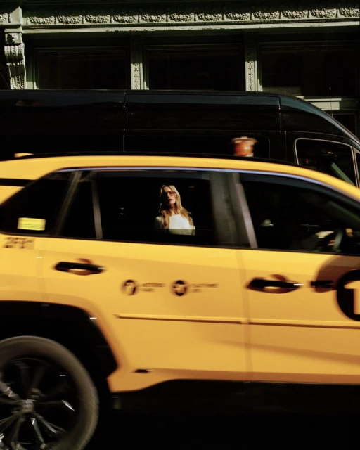 Rouge Stiletto Glossy Shine – Rouge Louboutin 001S