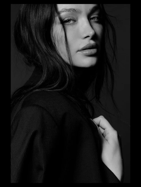 Studio Portraits with Denisa Ciocoiu