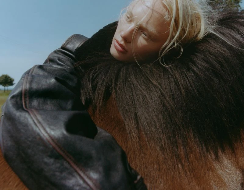 Pleasure & Leasure Issue 22