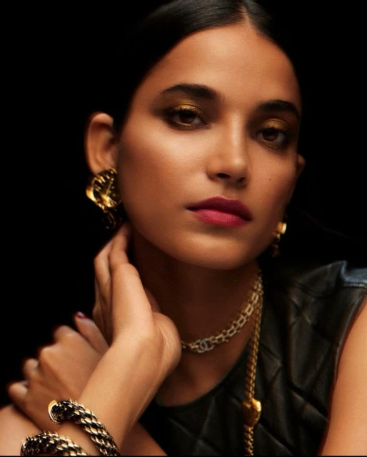 A Gold Smokey Eye for Diwali - CHANEL BEAUTY LESSON