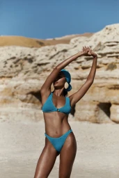 BOND-EYE Swim Resort 26