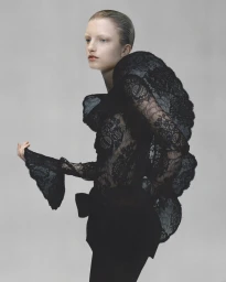 THE MOTHER OF SILHOUETTES: WHEN ARCHIVES SPEAK