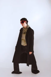 Brave New World, sperimentazione estetica e stile maschile