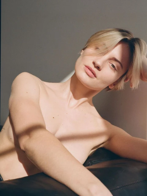 Photographer Jacqueline Landvik captures her sister Sofieein these intimate images