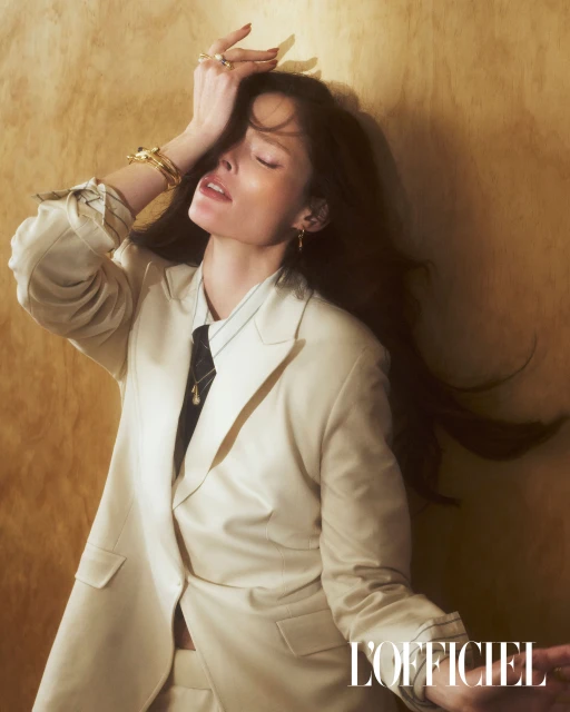 L'Officiel Ukraine Nov 2025 Digital Cover