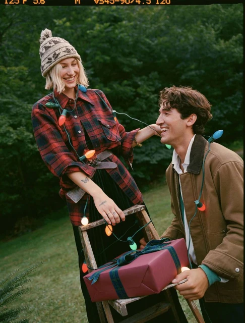 Abercrombie & Fitch Holiday 25