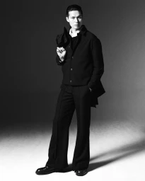 The Sharp Edge of Elites Through the Lens