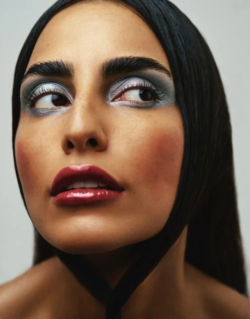 PRISMATICS – Bold Beauty & Metallic Tones