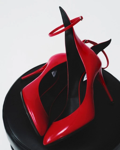 SOCIAL READY-TO-WEAR