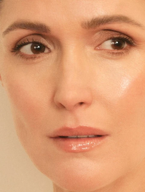 Rose Byrne Is Queen of the Curveball