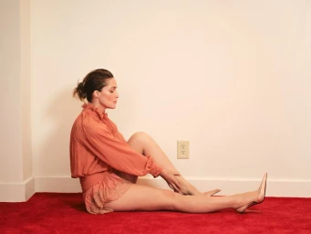 Rose Byrne Is Queen of the Curveball