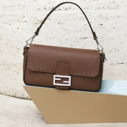#FendiBaguette Mini