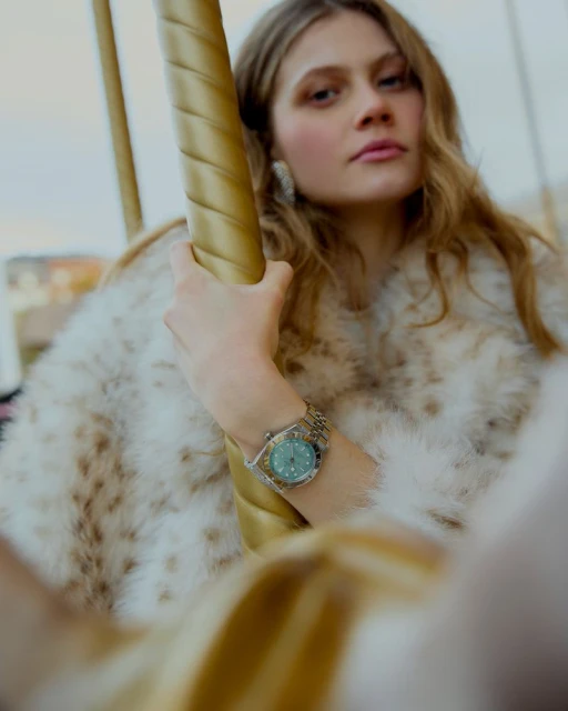 Madrid, una chica, un perrito y relojes