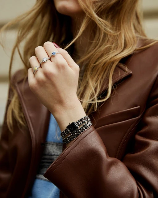 Madrid, una chica, un perrito y relojes