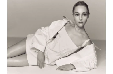 IN FULL BLOOM/ ANNASOPHIA ROBB