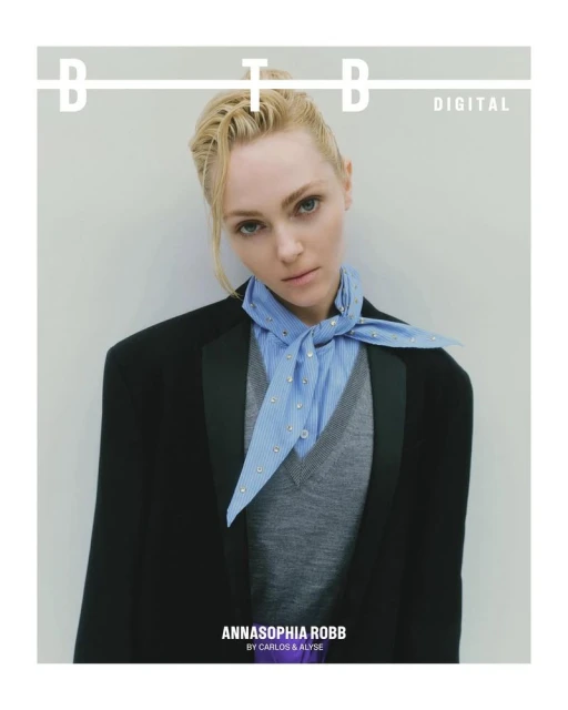 IN FULL BLOOM/ ANNASOPHIA ROBB