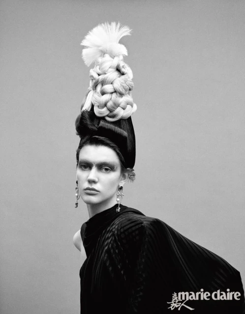 Editorial by Yøøn Chøng