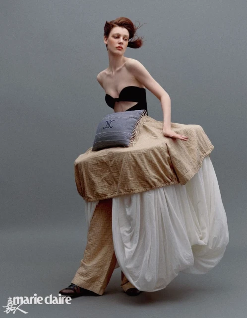 Editorial by Yøøn Chøng