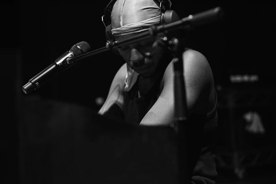 Montell Fisch, Issue 34