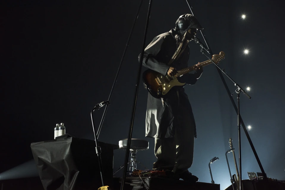 Montell Fisch, Issue 34