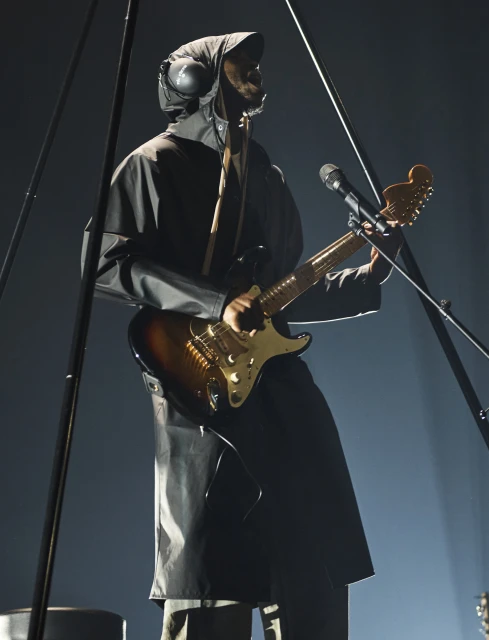 Montell Fisch, Issue 34