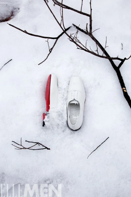 Traces of red in snowland