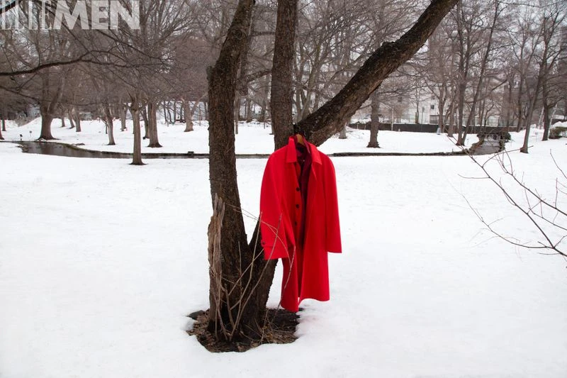 Traces of red in snowland