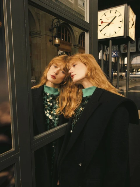 When time holds - A pause between mo ...