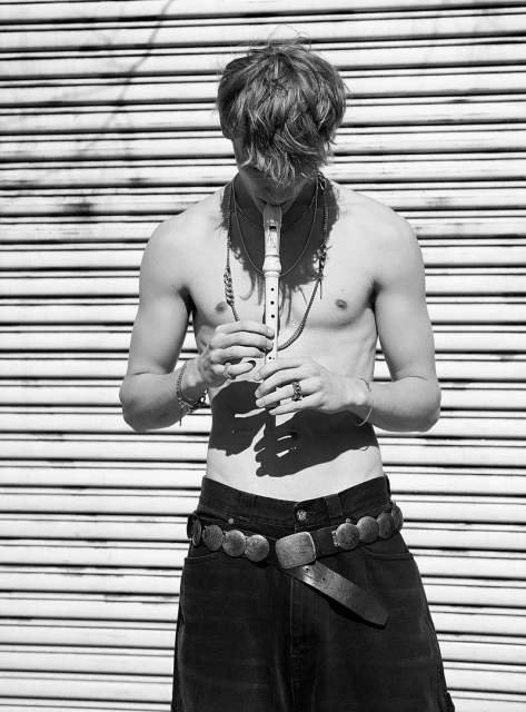 Tying Knots in the Devils's Tie