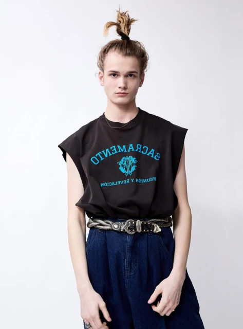 Tying Knots in the Devils's Tie